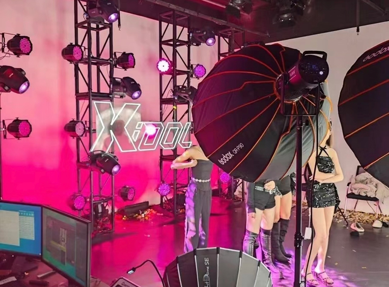 Live broadcast room